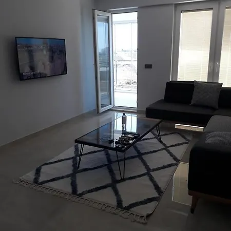Appartement 3 Zimmer Wohnung Mit Pool *